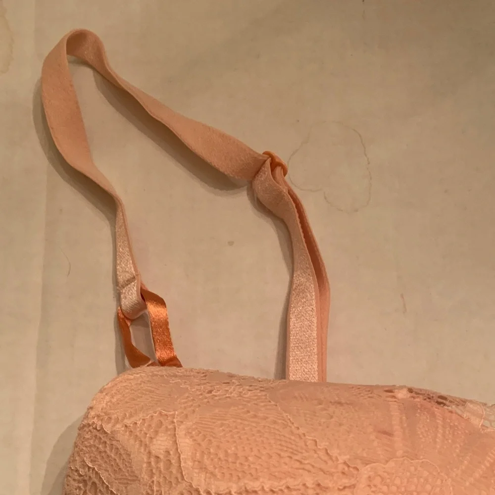 NWOT Victoria's Secret Lace Push-Up Bra in Light Peach 36C